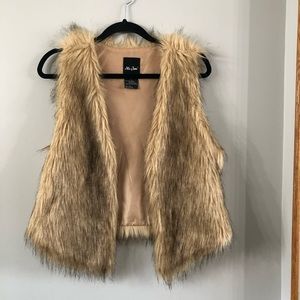 NWOT Me Jane Faux Fur Vest L